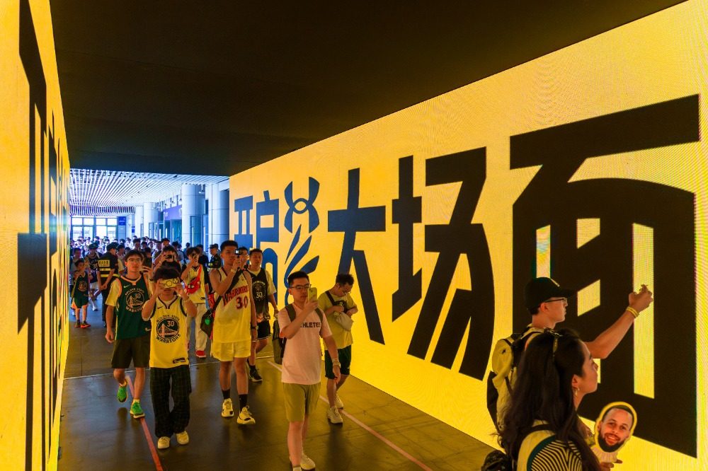 img, alt, 库里亮相重