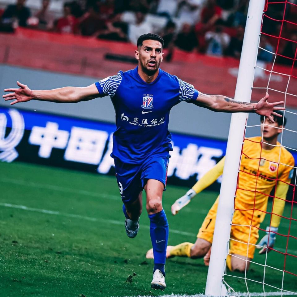 蒋圣龙, 海岸的比赛, 同时他的射 蒋圣龙, 海岸的比赛, 同时他的射