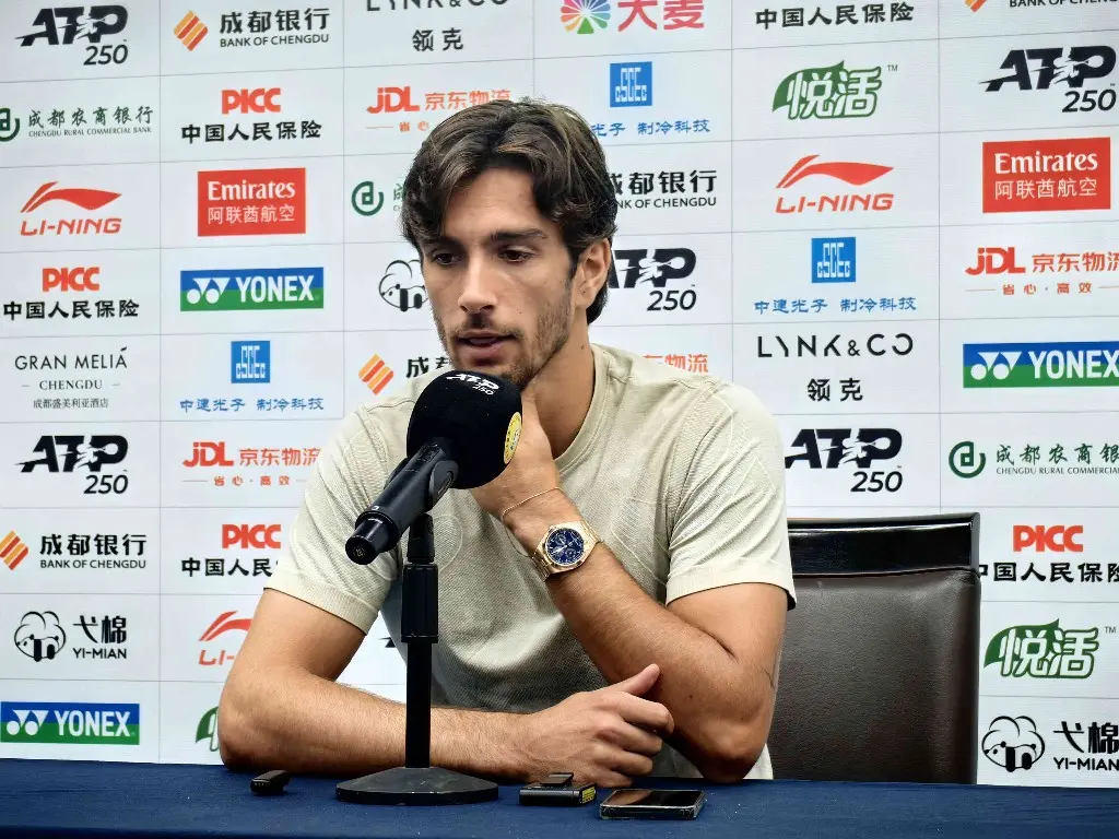 成都参赛, 他开心的就