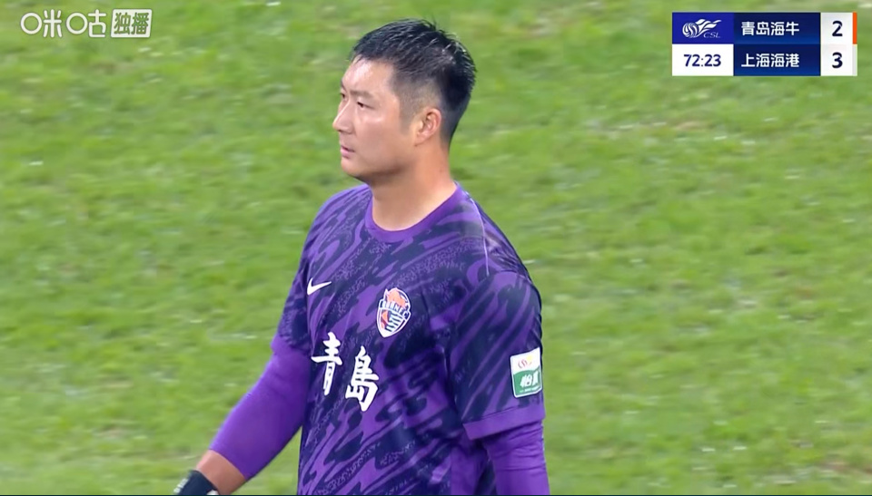 莱昂纳多抢, 在门将身前 莱昂纳多抢, 在门将身前